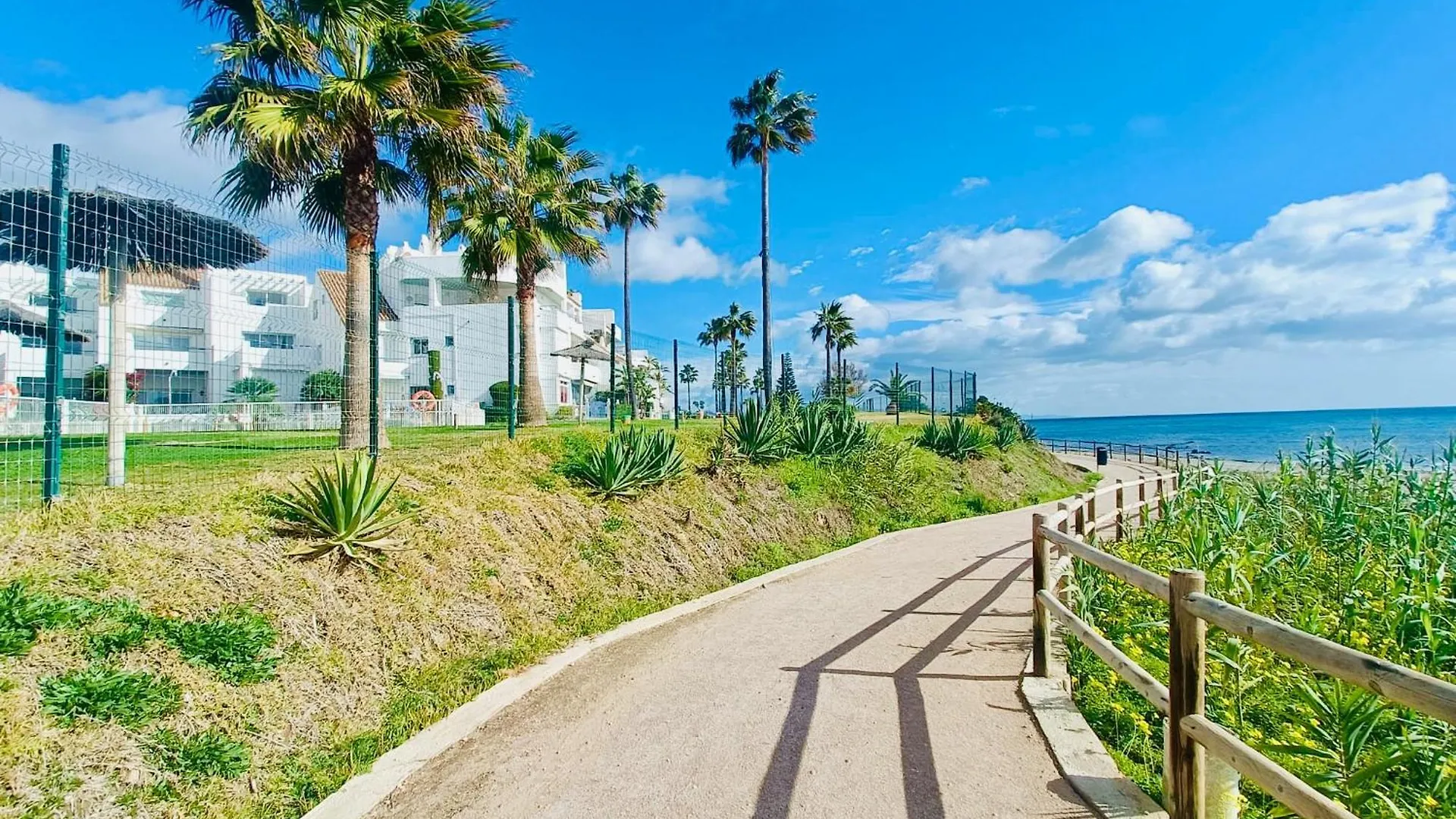 Beachfront Penthouse Luxury Bahia de Casares 0*,  Espanha