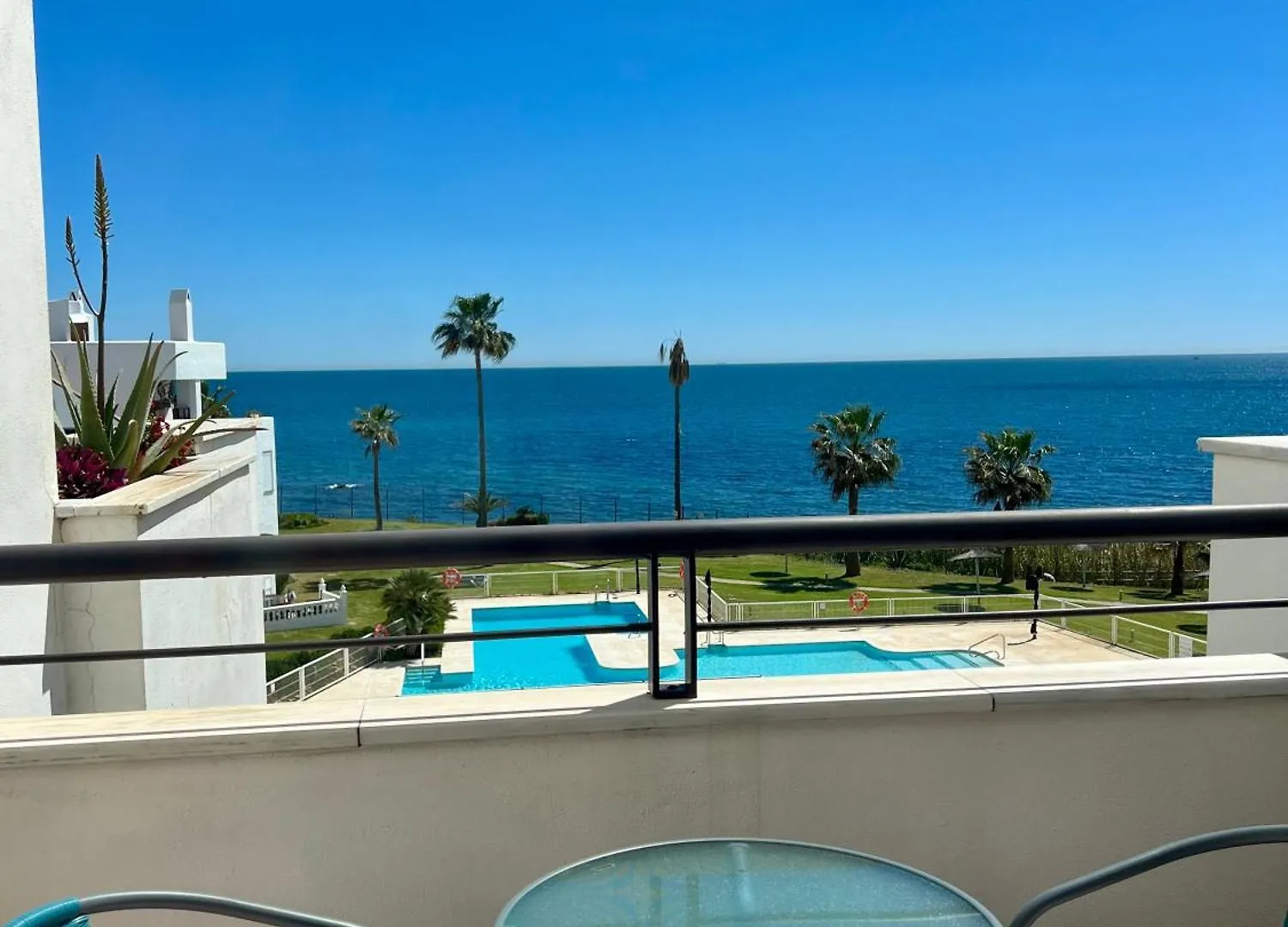 Beachfront Penthouse Luxury Bahia de Casares 0*,