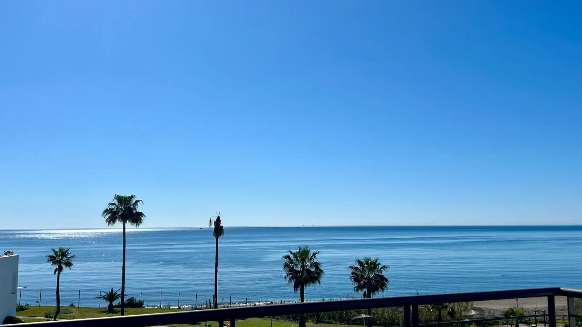 Beachfront Penthouse Luxury Bahia de Casares Apartamento